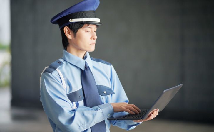 日成アドバンスの警備員